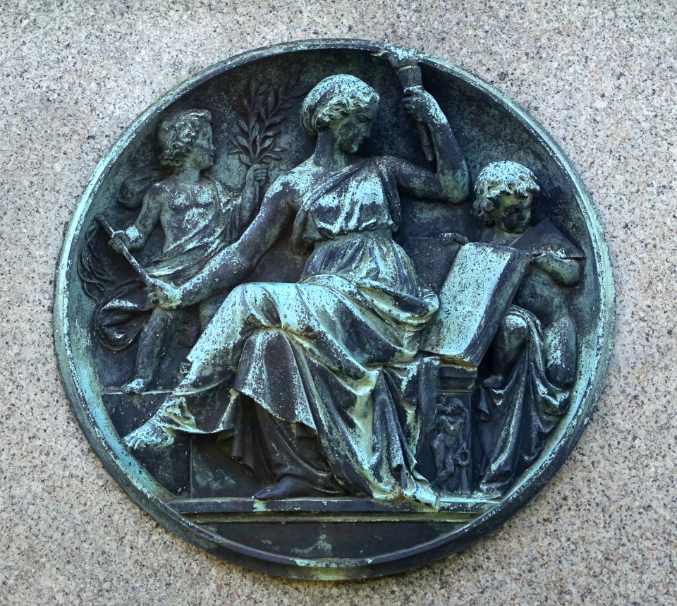 Lessingdenkmal detail (Lessingplatz) - Braunschweig, Germany - DSC04227