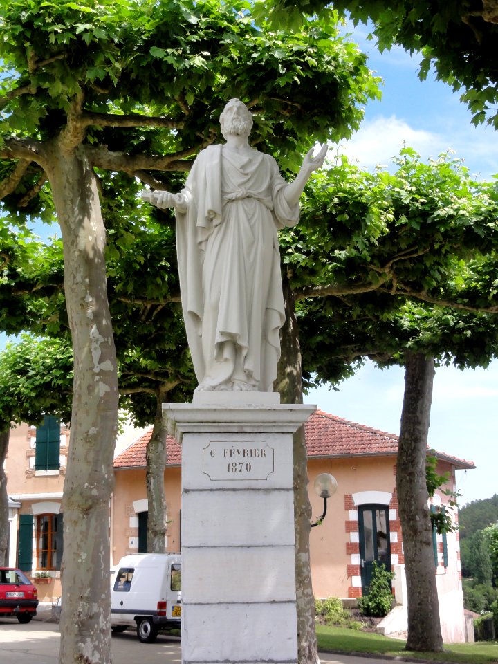 Lesperon (Landes) Statue Saint Pierre