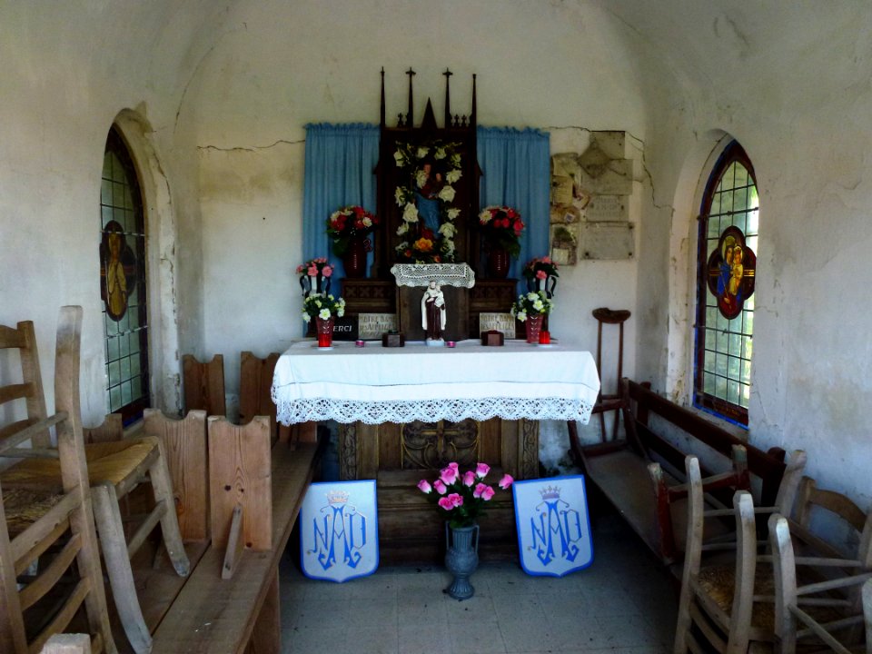 Lespesses (Pas-de-Calais, Fr) chapelle N.D. des Affligés intérieur