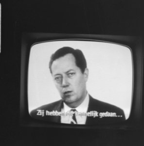 Lee Harvey Oswald deelt pro-Cuba-pamfletten uit in New-Orleans TV, Garisson Offi, Bestanddeelnr 920-1066