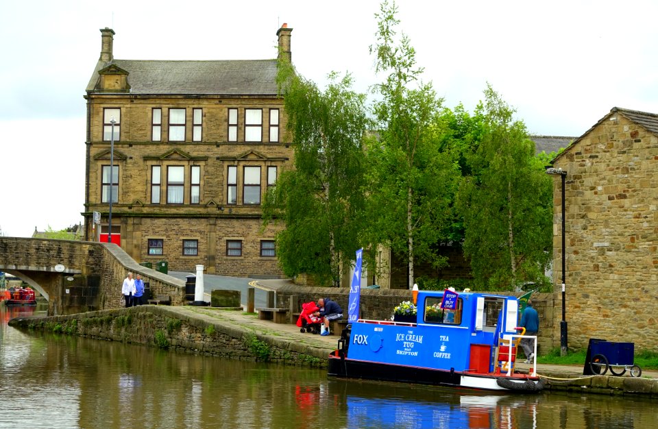 Leeds and Liverpool Canal - Skipton, North Yorkshire, England - DSC01103
