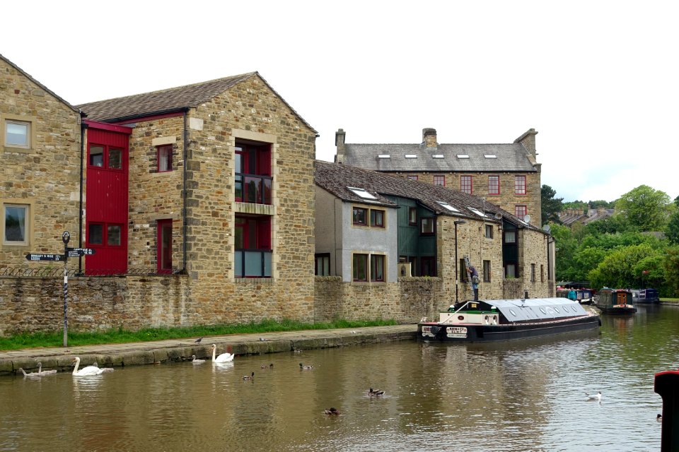 Leeds and Liverpool Canal - Skipton, North Yorkshire, England - DSC01043