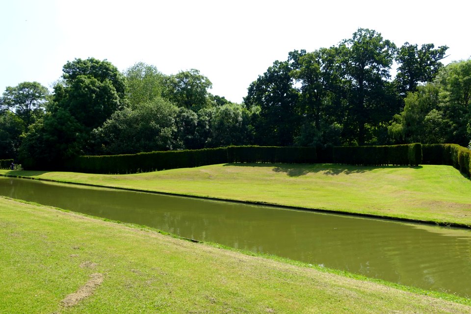 Leg O'Mutton Lake and Amphitheatre - Wrest Park - Bedfordshire, England - DSC08056