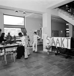 Leerlingen Noordhollandse scholengemeenschap in Amsterdam in staking, Bestanddeelnr 927-1503