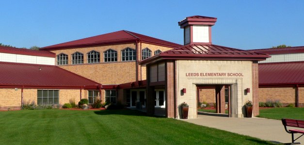 Leeds Elementary School, Sioux City, main entrance 1