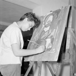 Leerlinge van een schildersklas aan het werk in een atelier in Ein Hod., Bestanddeelnr 255-2769 photo