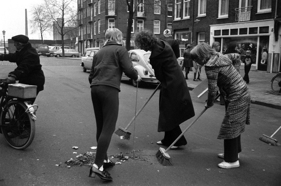 Leerlingen van de Prinsesseschool van Bossestraat houden schoonmaakactie in Staa, Bestanddeelnr 925-2119
