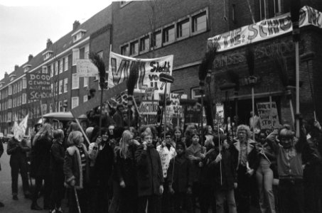 Leerlingen van de Prinsesseschool van Bossestraat houden schoonmaakactie in Staa, Bestanddeelnr 925-2121