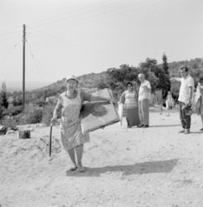 Leerlingen van een schildersklas in het kunstenaarsdorp Ein Hod. Burgemeester Ma, Bestanddeelnr 255-2759 photo