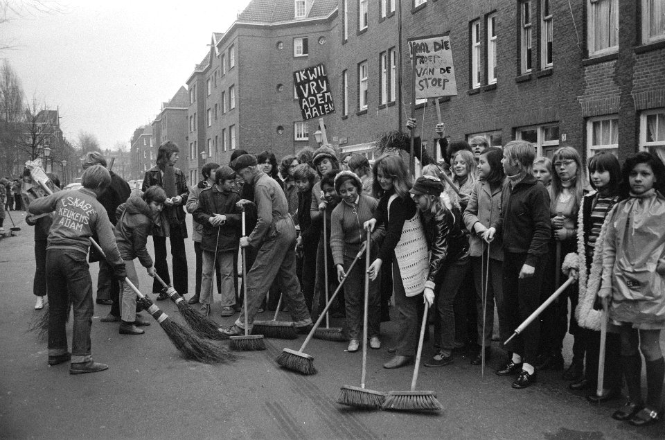 Leerlingen van de Prinsesseschool van Bossestraat houden schoonmaakactie in Staa, Bestanddeelnr 925-2117