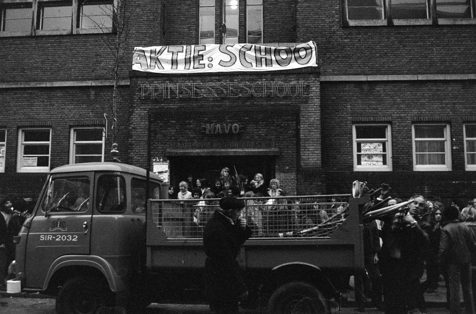 Leerlingen van de Prinsesseschool van Bossestraat houden schoonmaakactie in Staa, Bestanddeelnr 925-2120