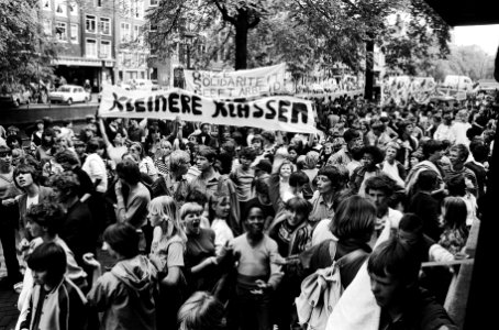 Leerlingen van de Osdorper Scholengemeenschap uit Amsterdam demonstreren tegen d, Bestanddeelnr 930-8476