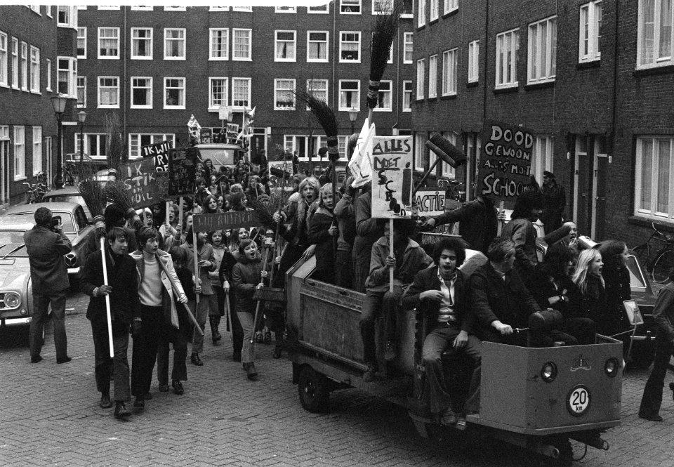 Leerlingen van de Prinsesseschool van Bossestraat houden schoonmaakactie in Staa, Bestanddeelnr 925-2122