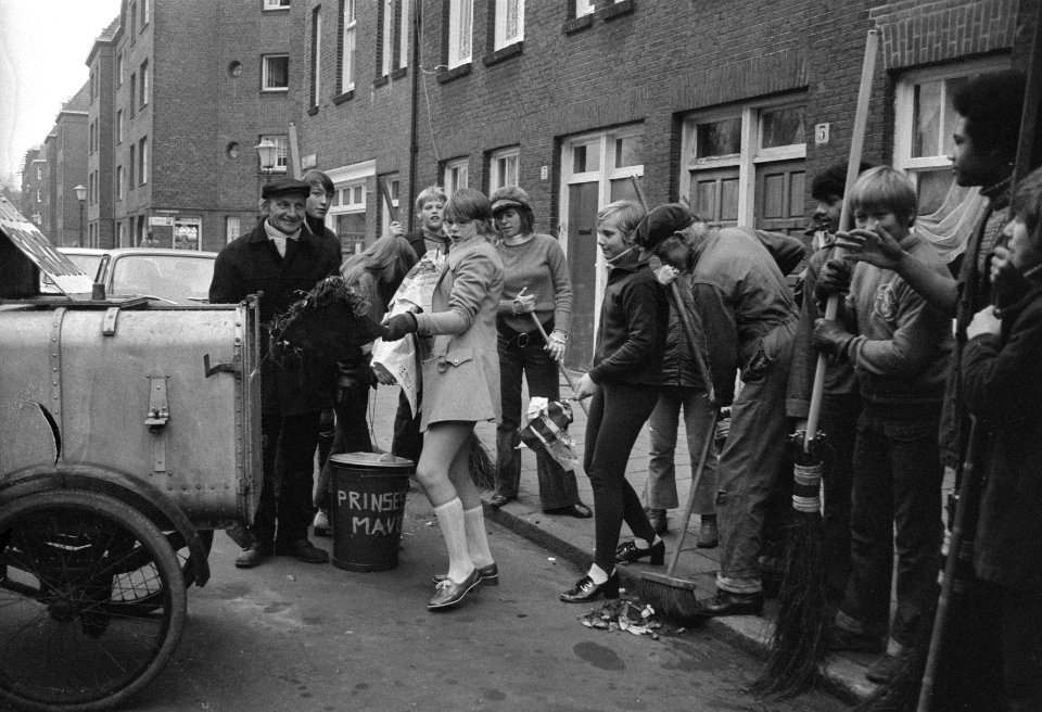 Leerlingen van de Prinsesseschool van Bossestraat houden schoonmaakactie in Staa, Bestanddeelnr 925-2118
