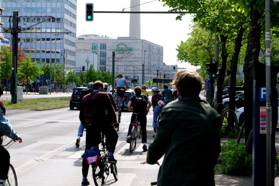 LeaveNoOneBehind protest Berlin 2020-04-26 Antonplatz Neptunbrunnen 23