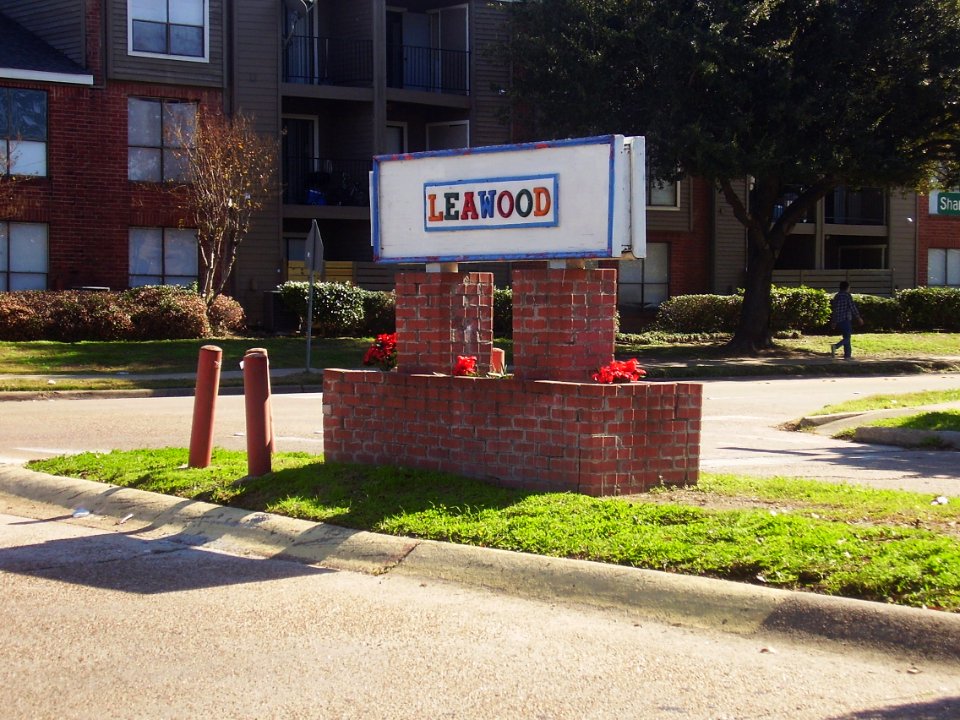 LeawoodsignHoustonTX
