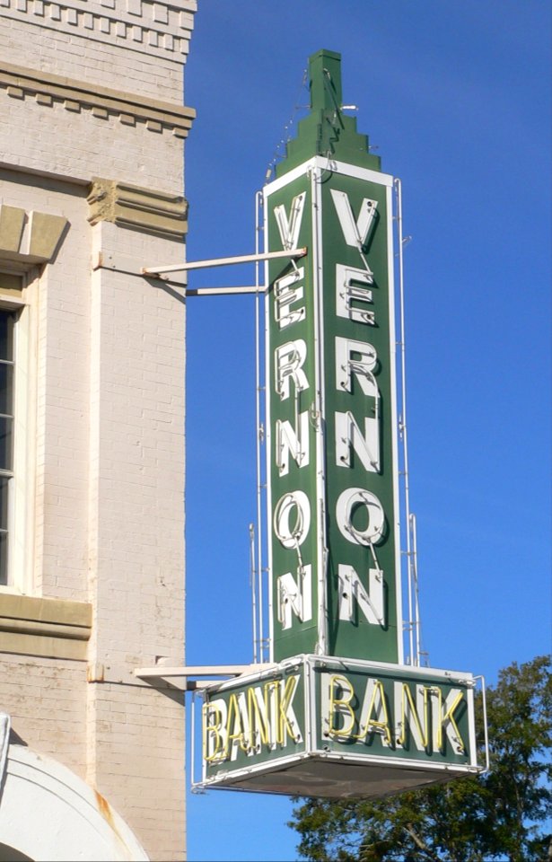 Leesville, LA, Vernon Bank sign