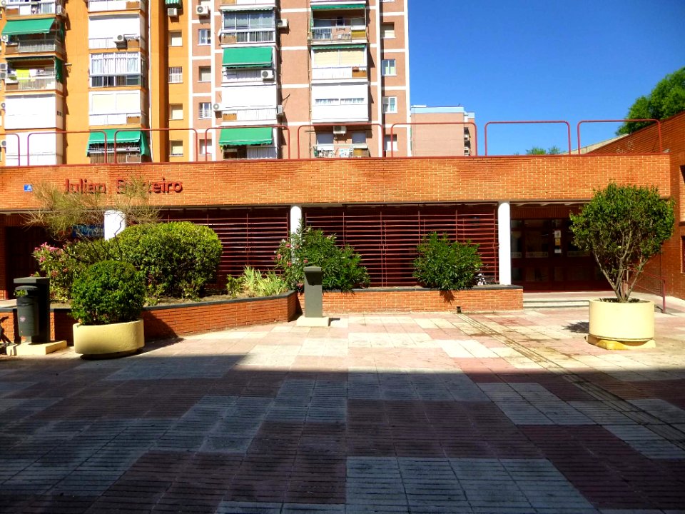 Leganés - Barrio de Zarzaquemada - Centro Cívico y biblioteca Julián Besteiro 1