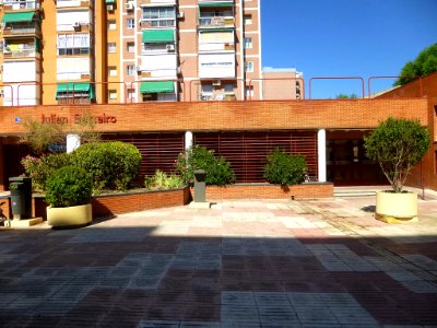 Leganés - Barrio de Zarzaquemada - Centro Cívico y biblioteca Julián Besteiro 1