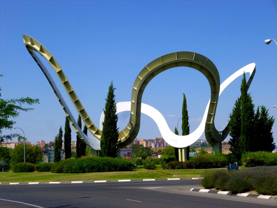 Leganés - Barrio de Leganés Norte, Escultura-rotonda 'De la Luz y de los Árboles', obra de Enrique Pujana y Miguel Rodríguez (2000)