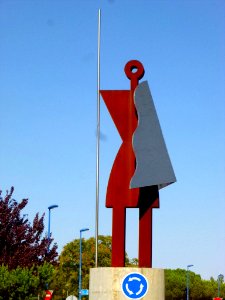 Leganés - Barrio de San Nicasio, escultura 'Caminante', de Juan Diego Miguel, 2007