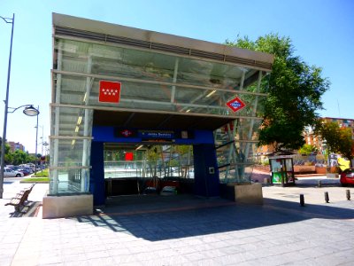 Leganés - Barrio de Zarzaquemada, Estación de Metro de Julián Besteiro 2