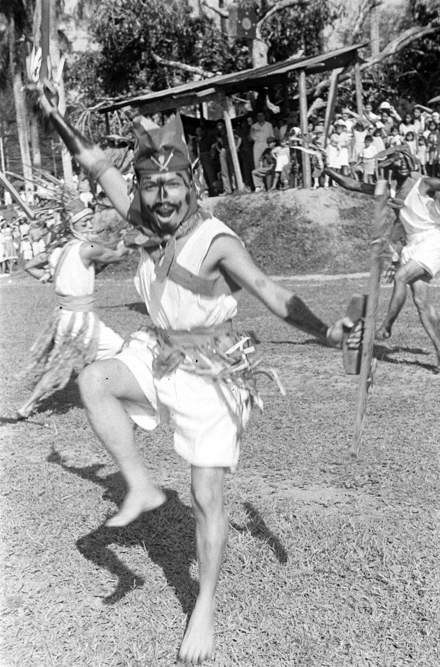 Legerdag te Pangkal Pinang. Traditionele dans, Bestanddeelnr 133-4-6