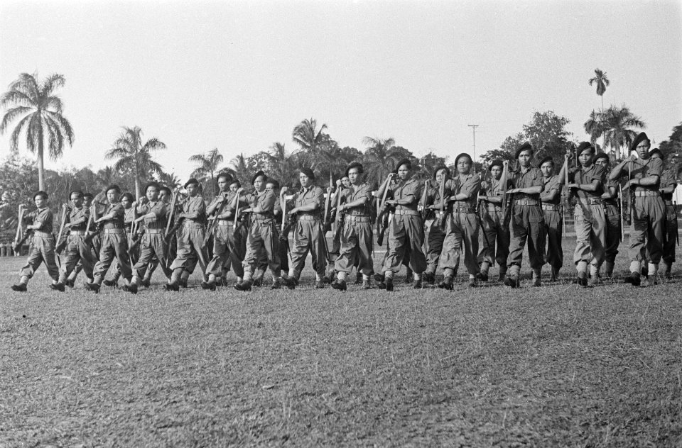 Legerdag te Pangkal Pinang Militair Deflilé ´in linie´, Bestanddeelnr 133-2-5