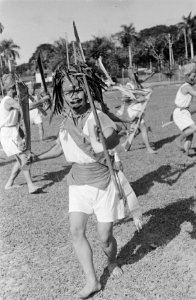 Legerdag te Pangkal Pinang Traditionele dans, Bestanddeelnr 133-4-5