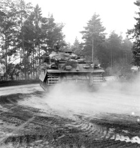 Legeroefening in Duitsland. Centuriontanks in opmars, Bestanddeelnr 913-0479