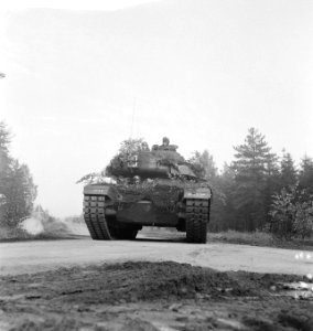 Legeroefening in Duitsland. Centuriontanks in opmars, Bestanddeelnr 913-0478