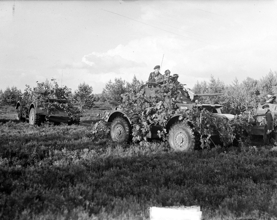 Legermanoeuvres op de Veluwe pantserwagen, Bestanddeelnr 903-5268