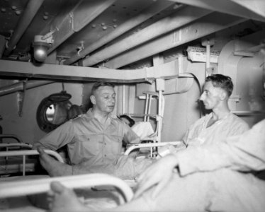 Legercommandant SH Spoor, in gesprek met een opvarende, Bestanddeelnr 10644