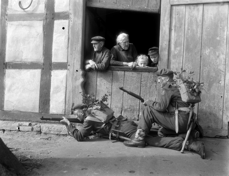 Legermanoeuvres West Duitsland , tweede zending aangetast, Bestanddeelnr 906-7409