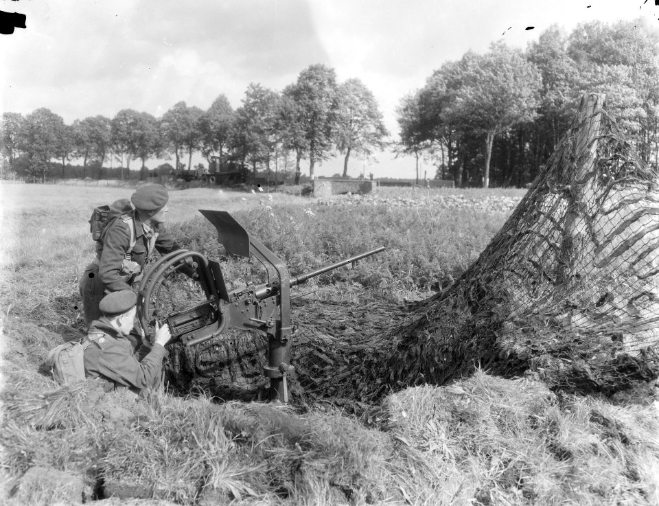 Legermanoeuvres in West Duitsland , soldaten in actie aangetast, Bestanddeelnr 906-7376