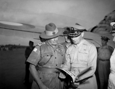 Legercommandant generaal S.H. Spoor en generaal Montagu Stopford Commander in …, Bestanddeelnr 10372