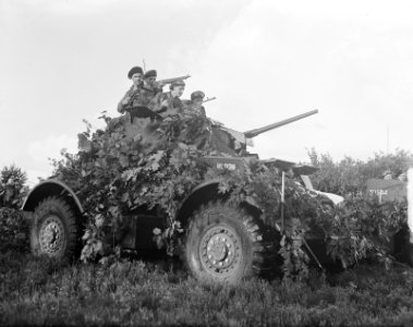 Legermanoeuvres op de Veluwe pantserwagen, Bestanddeelnr 903-5266