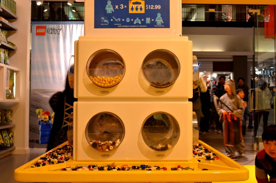 LEGOStoreFairviewMall8