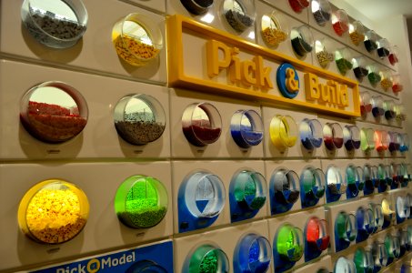 LEGOStoreFairviewMall13