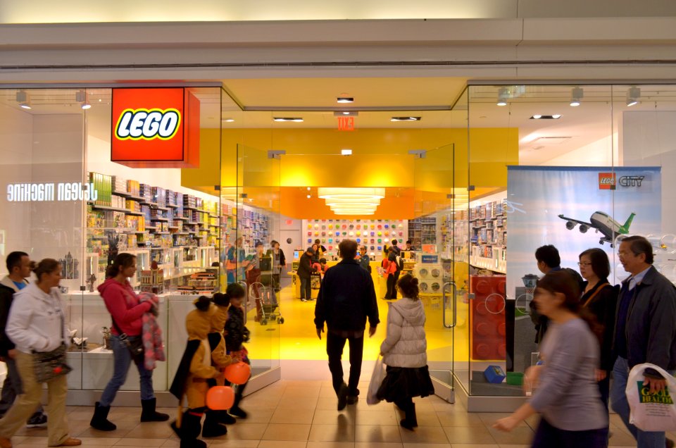 LEGOStoreFairviewMall10