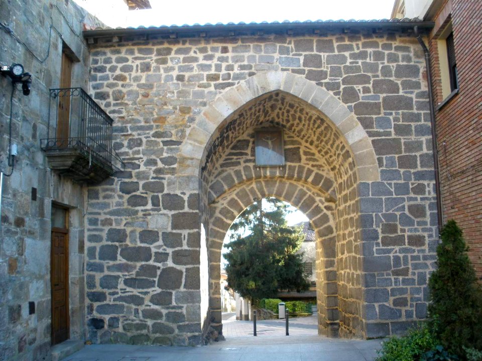 Legutio - Portal de la Muralla 1
