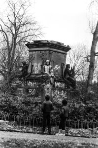 Lege sokkel van een standbeeld van Vondel, Bestanddeelnr 932-4454