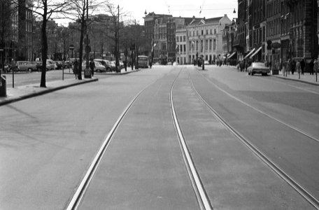Lege straat, omdat er geen verkeer is in de binnenstad, Bestanddeelnr 924-5095
