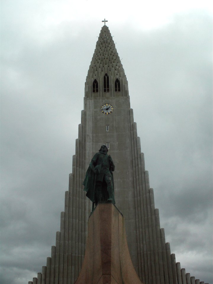 Leif Eriksson and Hallgrimskirkja