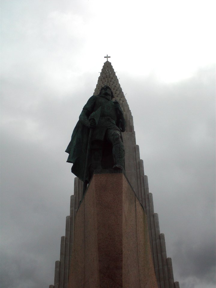 Leif Eriksson and Hallgrimskirkja closeup