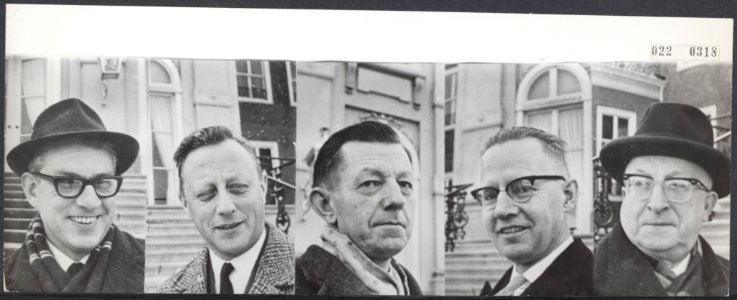 Leiders van kleine partijen door de koningin geconsulteerd. Vlnr. Bakker (CPN), , Bestanddeelnr 022-0318
