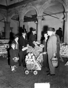 Leidens ontzet 3 oktober uitdeling haring en brood, Bestanddeelnr 906-0068