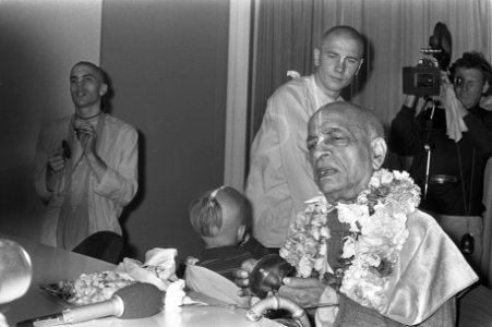 Leider van Hare Krishna beweging op Schiphol, Bestanddeelnr 925-7731