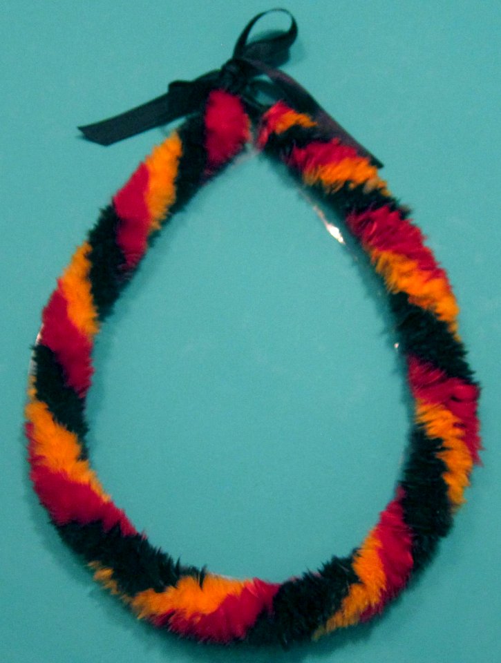 Lei hulu manu (feather lei), Hawaii. late 19th–early 20th century, O'o (Moho spp.), 'i'iwi feathers (Vestiaria coccinea), HMA, 2830