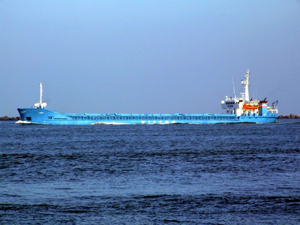 Leiro leaving Port of Rotterdam